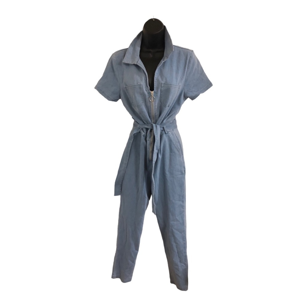 Haute‎ Monde light wash blue stretch denim zip front belted jumpsuit size Large